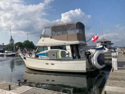 This boat is set up for long distance cruising with 45 gal. waste tank, twin 80 gal. fuel tanks, 75...