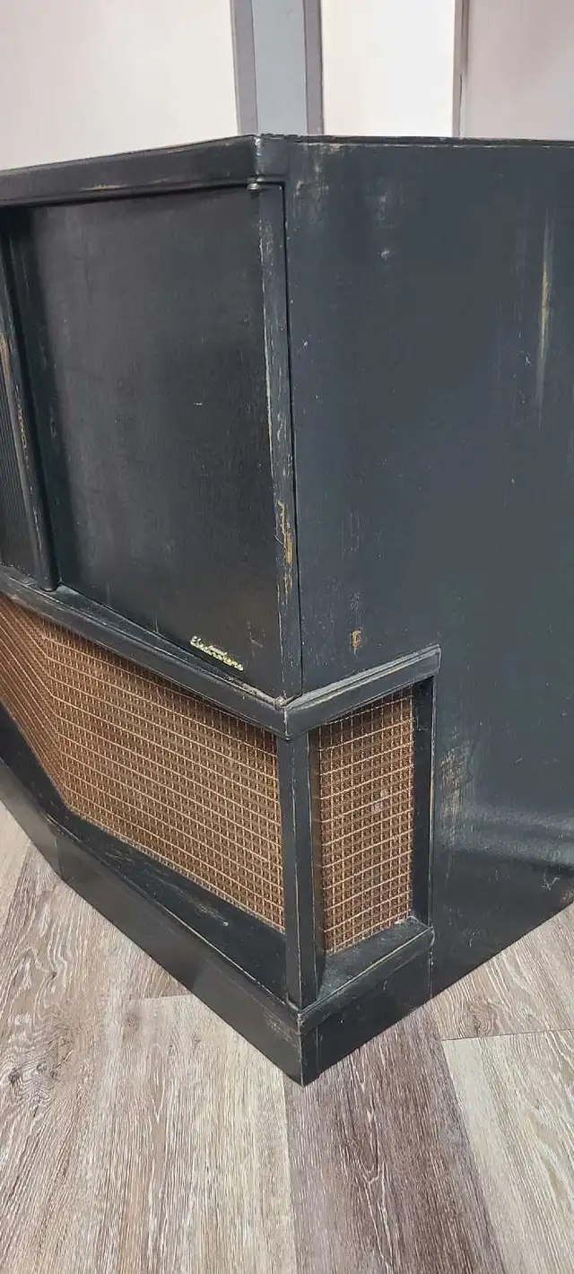 Antique Stereo Cabinet in Arts & Collectibles in Sudbury - Image 4