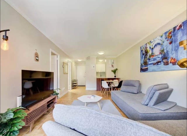 3 1/2 Downtown Apartment For Rent — photo 1