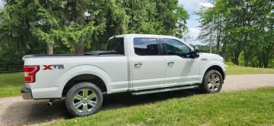 2019 F150 Towing Package 3.5L Ecoboost twin turbo V6 XLT Super Crew Cab with extra seat in the front...