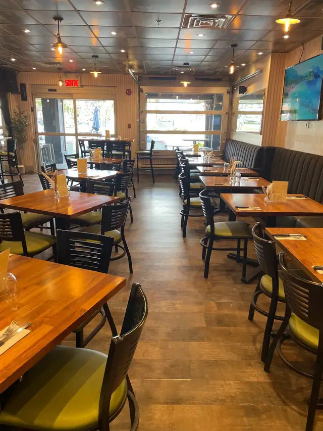 barmaid/waitress/cook in Bar, Food & Hospitality in City of Montréal - Image 8