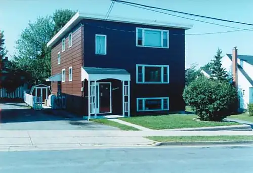 3-bedroom flat in a 3-unit building. Large deck 22'x10' on the top floor.