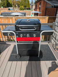 Char Broil BBQ with full propane tank and cover