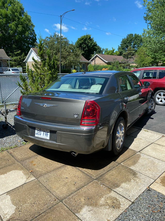 chrysler 300 2010 tout équipé dans Autos et camions  à Ville de Québec - Image 3