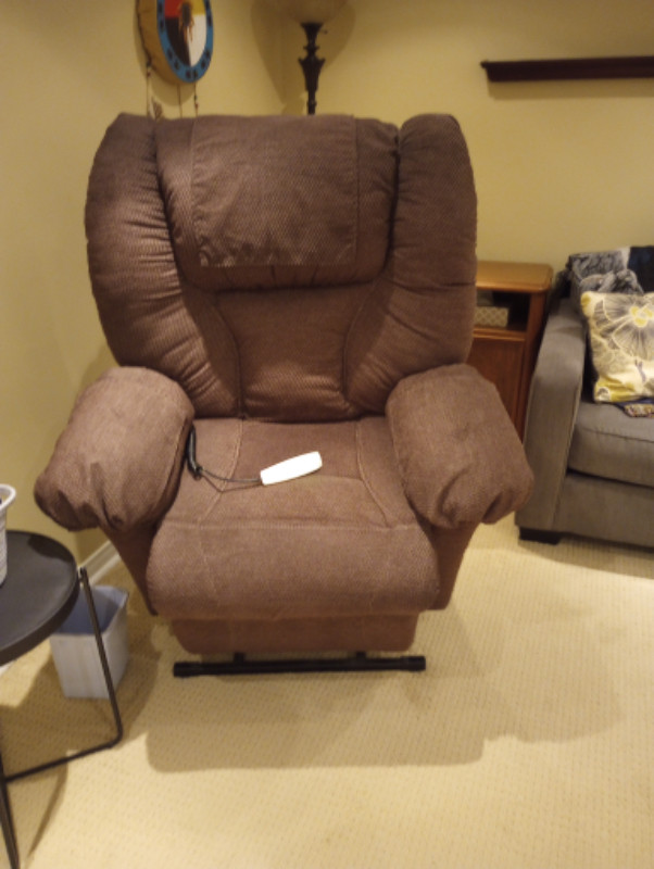 Lift chair/recliner chair Chairs & Recliners Ottawa Kijiji