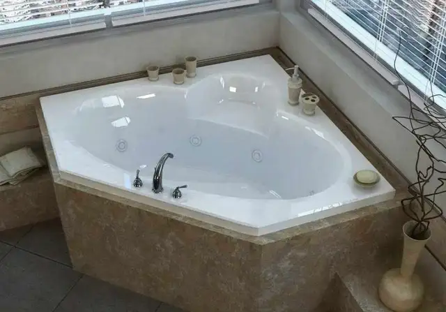 HOT TUB PARTY!!