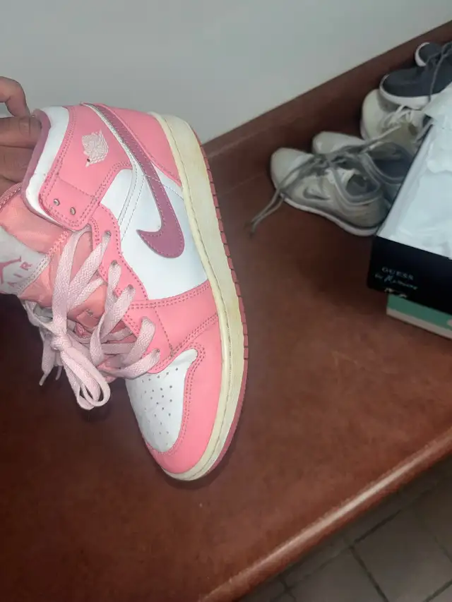 Nike pink  Air Jordan 1 size 7y used in Men's Shoes in City of Toronto - Image 3