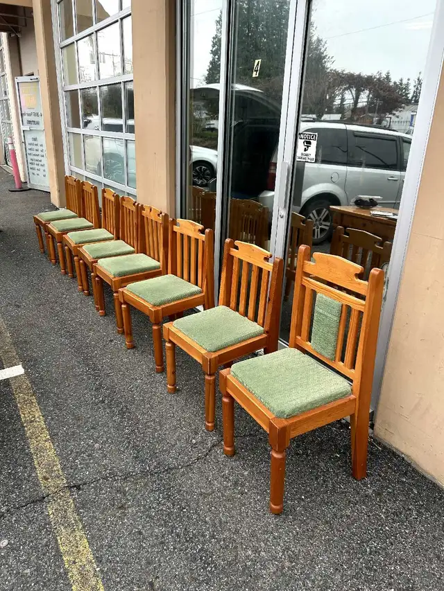 Solid Wood Dining Table with 8 Chairs – Farmhouse in Dining Tables & Sets in Delta/Surrey/Langley - Image 6