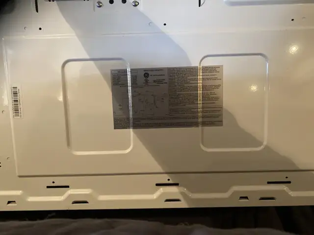 GE  Over range White Microwave in Microwaves & Cookers in Oshawa / Durham Region - Image 7