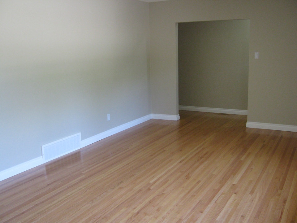 House for Rent on Clarence Ave South 3 Bedroom Main Floor 2
