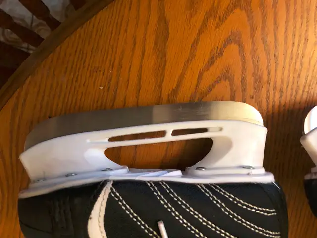 Hockey Skates Youth 11 - excellent shape in Skates & Blades in City of Toronto - Image 5