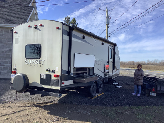Roulotte Sunset Trail Super Lite 2018 modèle 210FK  dans VR et caravanes  à Saint-Hyacinthe - Image 2