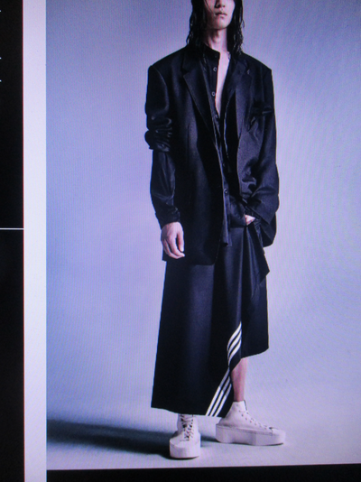 YOHJI YAMAMOTO JAPON  VETEMENTS ET ACCESSOIRES, View more