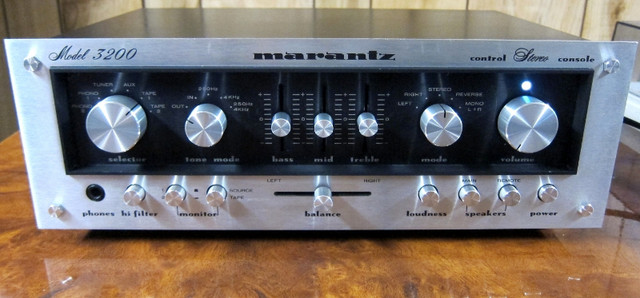 MARANTZ 3200 STEREO PREAMPLIFIER PREAMP * NICE, SERVICED * in Stereo Systems & Home Theatre in Ottawa - Image 2