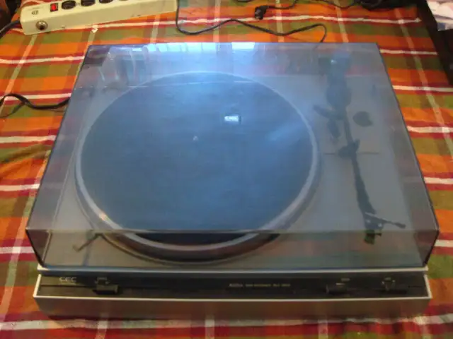 Table tournante C.E.C Chuo Denki, - Aubaine in Stereo Systems & Home Theatre in Longueuil / South Shore - Image 5