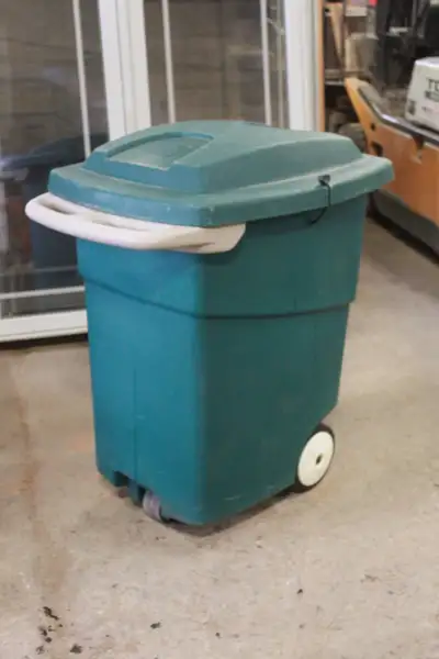 Step 2 Roto-Tough Big 60 wheeled garbage bin. 60 gallon capacity. Locking tabs to keep lid secure. U...