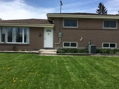 3 bed one bath upper level house for rent in east end Belleville ! Heat, hydro, water and bell fibe...