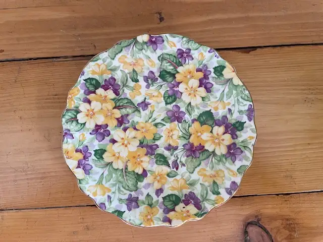 James Kent Ltd Longton Primula pattern Tea Cup and Saucer set in Kitchen & Dining Wares in City of Montréal - Image 6