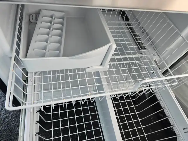 Refrigerateur Whirpooll in Refrigerators in Longueuil / South Shore - Image 3