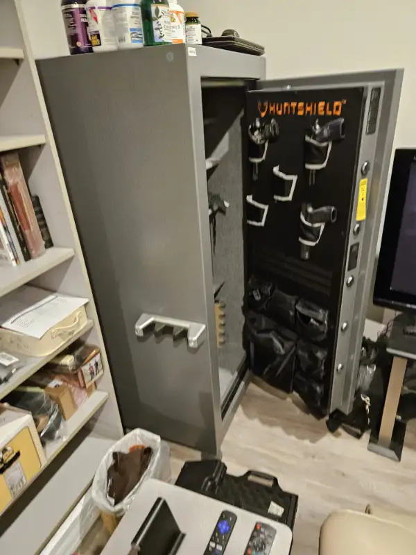 Gun Vault63010223504259122