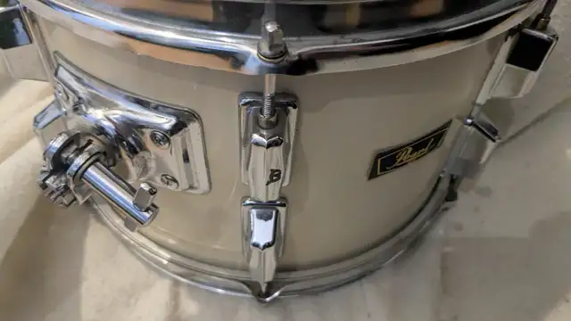 Pearl wood fibergass 70s in Drums & Percussion in West Island - Image 10