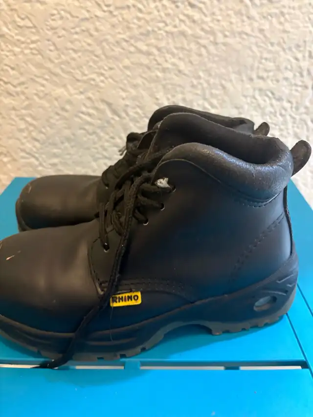 Women Safety Boots #7 in Men's Shoes in City of Montréal - Image 4