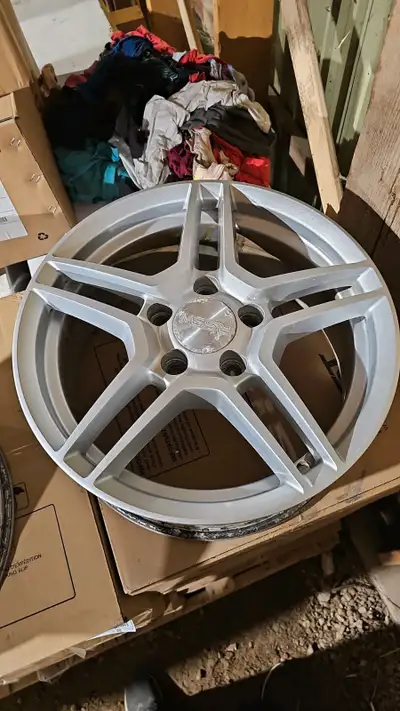 Diamètre: 16" Largeur : 6.5" Bolt pattern : 5 x 114.3mm Centre : 73.1mm Offset : 54mm Marque : Rssw...