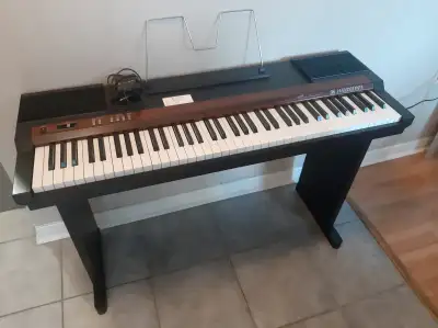 Hammond HE-100 Electronic Keyboard, Voir plus