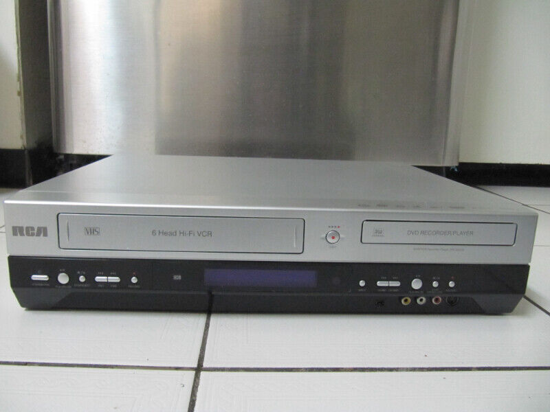 RCA DRC8320N HifI VCR & DVD Recorder Player For Parts Or Repair Arts