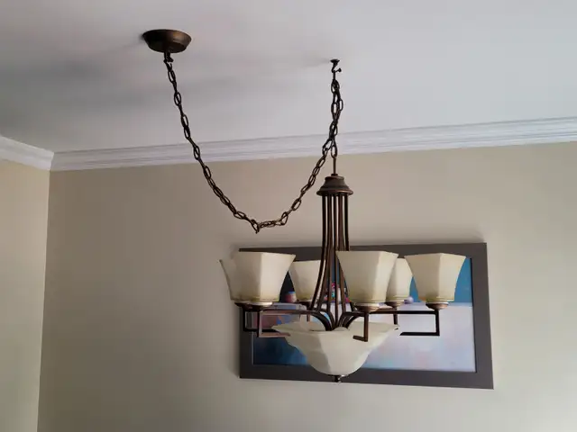 Chandelier in Indoor Lighting & Fans in City of Montréal - Image 2