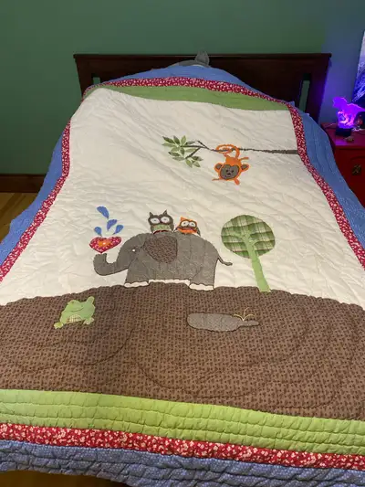 Courtepointe / Couvre lit enfant lit simple, View more