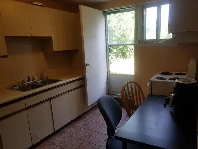 Private Room with a walkout basement in Mississauga in Room Rentals & Roommates in Mississauga / Peel Region - Image 6