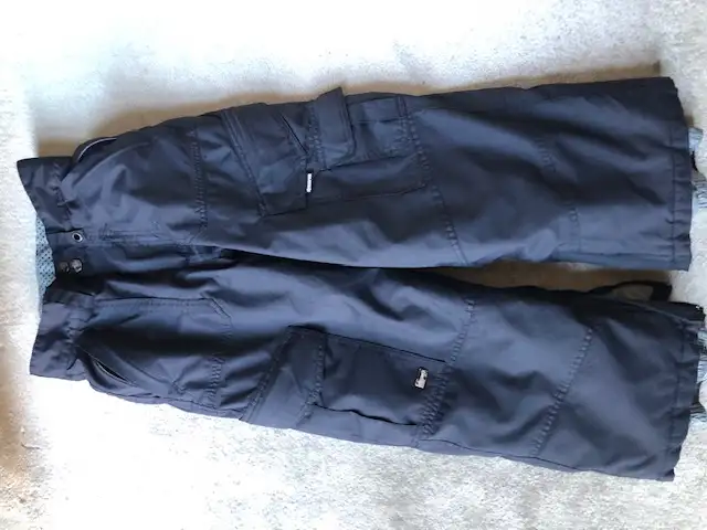 YOUTH SMALL RIPZONE SKI PANTS in Ski in Hamilton - Image 2
