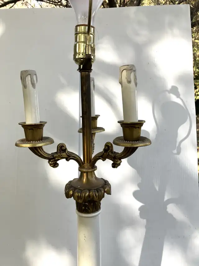 Vintage Brass table lamp Three lights chandelier style no shade  in Indoor Lighting & Fans in Markham / York Region - Image 3