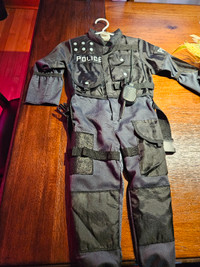 Costume de policier pour enfant 3-4 ans très petit.