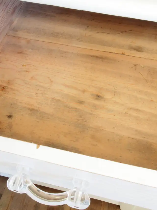 Vintage Shabby Chic Cabinet in Hutches & Display Cabinets in Calgary - Image 7