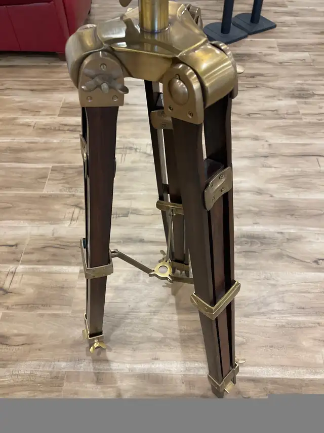 Brass floor lamp in Indoor Lighting & Fans in Markham / York Region - Image 8