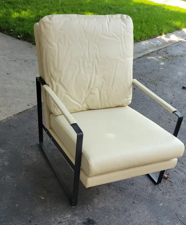 New Metal Frame chair with Soft Vinyl cushions in Chairs & Recliners in Kingston - Image 2
