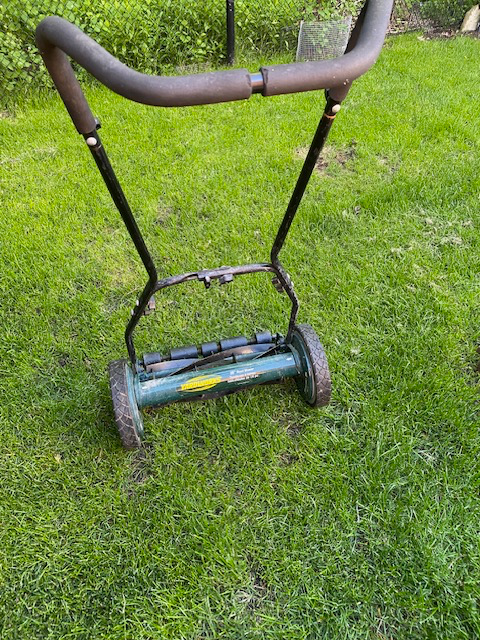 Yardworks 16 inches Reel Lawn Mower in Lawnmowers & Leaf Blowers in Mississauga / Peel Region - Image 2