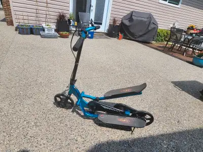 Elliptical style bike. Lightly used, a little dusty. Probably good for ages 12 and up. Good for summ...