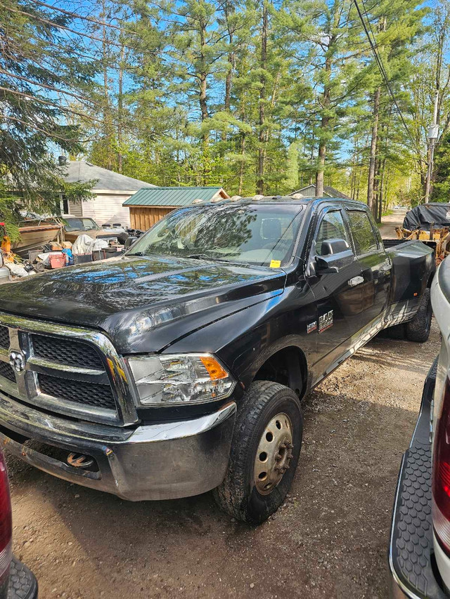 2014 Ram 3500 SLT Dually 4x4 in Cars & Trucks in Muskoka