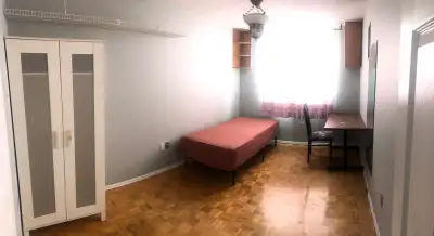 Discounted room available to rent from Now or June 1st, Location: Don Mills/Eglinton area, Toronto a...