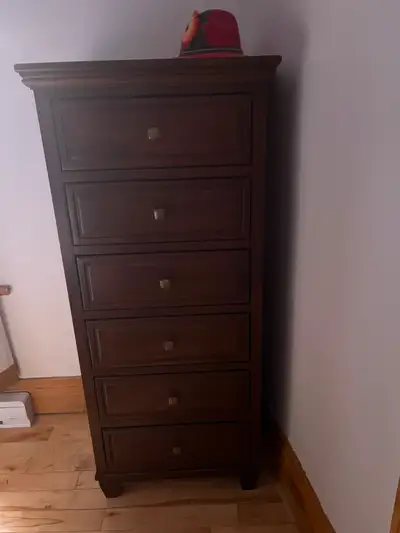 Chiffonnier 5 tiroirs en bois massif fait au Québec, View more