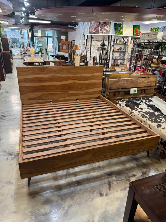 ✅ Lit king superbe bois de rose, cadre complet de lit king Inde in Beds & Mattresses in City of Montréal - Image 4