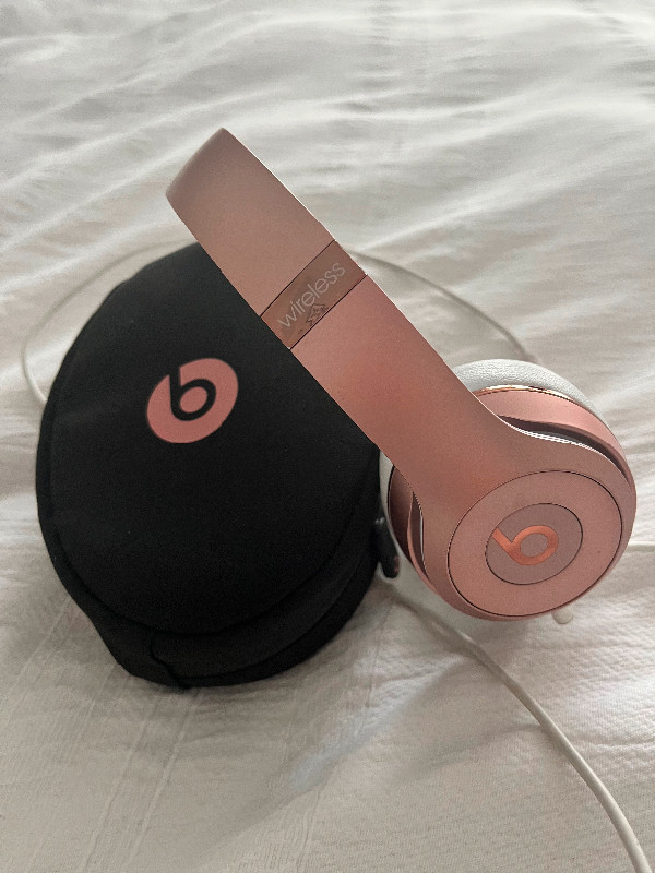Beats by Dre headphones rose gold in General Electronics in Hamilton - Image 2