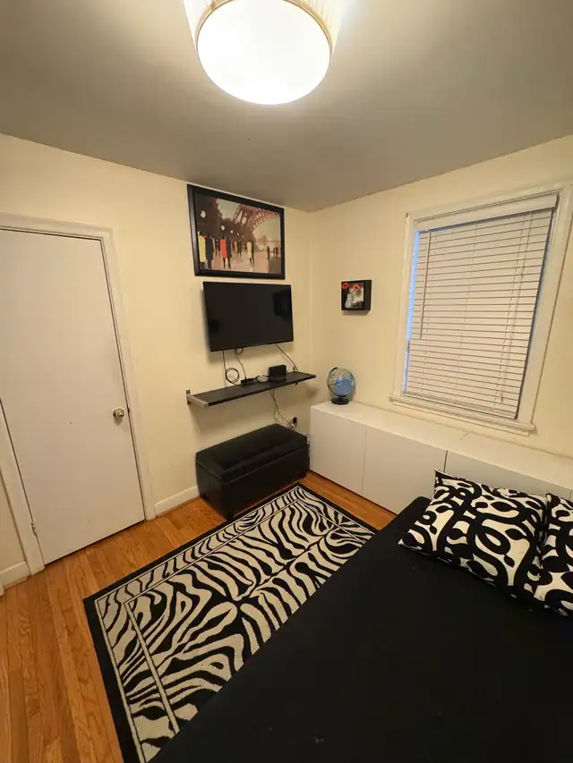 Lrg Clean Private Main floor bdrm Safe Etobicoke63417638155521123