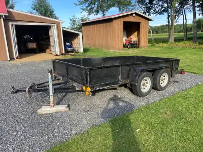 Remorque tandem 7000 bls avec rampes en acier. Deux essieux 3500 lbs avec freins a chaque essieux. H...
