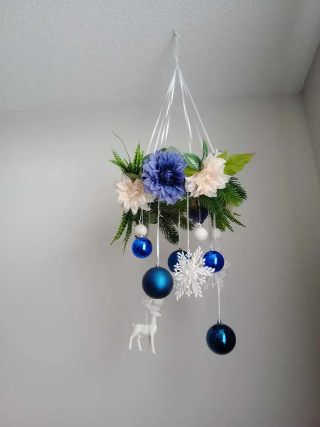 Christmas Floral Chandelier in Holiday, Event & Seasonal in Mississauga / Peel Region - Image 3