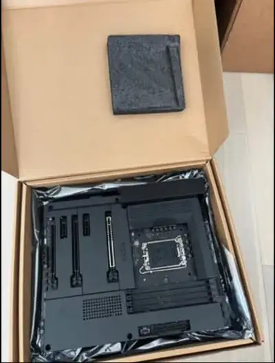 *NEW* Motherboard N7690 Pick up Carnwith and Thickson (Brooklin, ON)