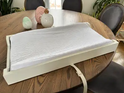 Kushies Bamboo Contoured Changing Pad is made of soy-bio based polyurethane foam. Thick, all foam co...